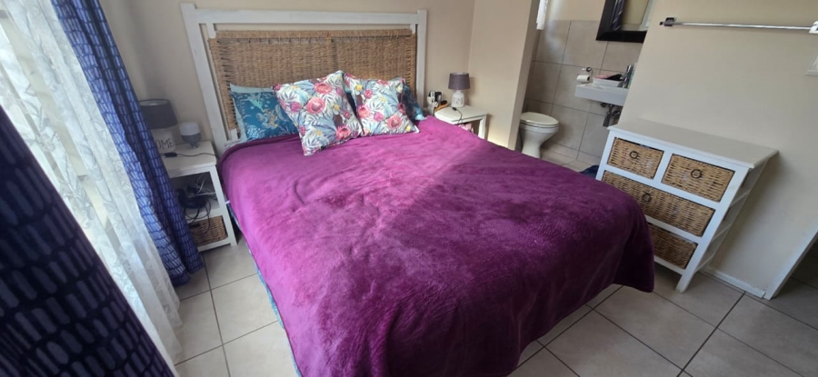 To Let 3 Bedroom Property for Rent in Uitzicht Western Cape